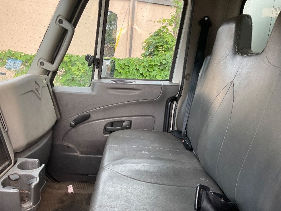 Medium Duty Box Truck-Light and Medium Duty Trucks-International-2019-4300-Fitchburg-MA-183,759\n\t\tmiles-$ 37,750 - Image 19