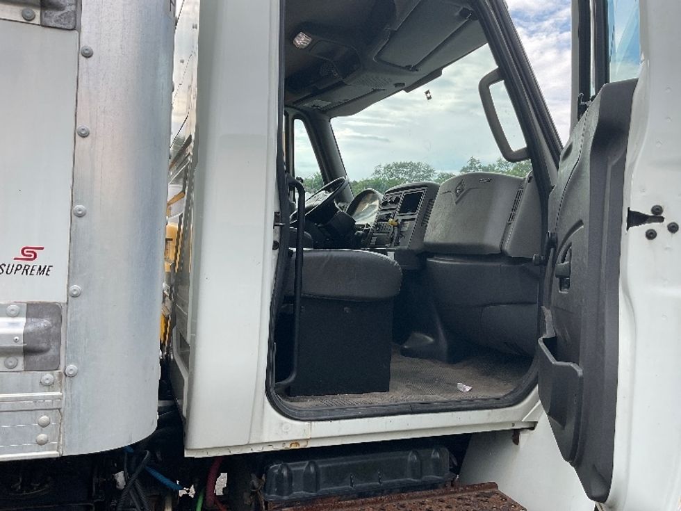Medium Duty Box Truck-Light and Medium Duty Trucks-International-2019-4300-Fitchburg-MA-183,759\n\t\tmiles-$ 37,750 - Image 20