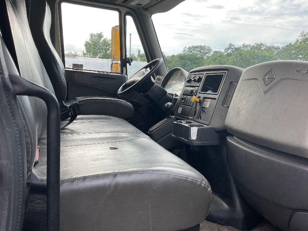 Medium Duty Box Truck-Light and Medium Duty Trucks-International-2019-4300-Fitchburg-MA-183,759\n\t\tmiles-$ 37,750 - Image 22
