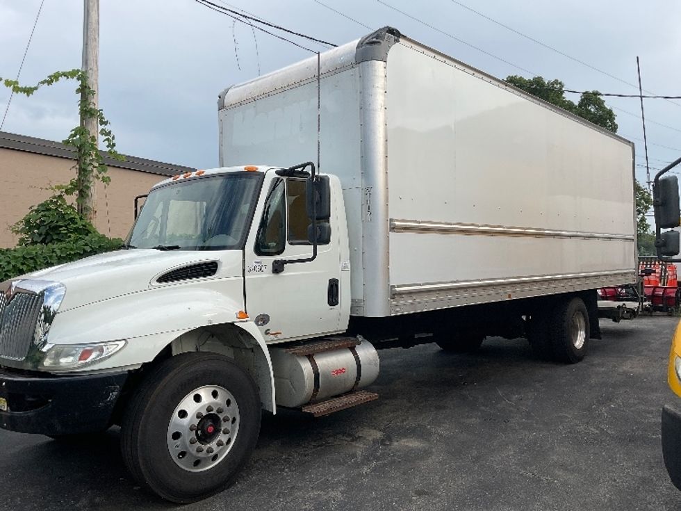 Medium Duty Box Truck-Light and Medium Duty Trucks-International-2019-4300-Fitchburg-MA-183,759\n\t\tmiles-$ 37,750 - Image 4