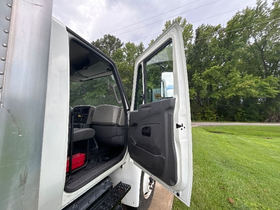 Medium Duty Box Truck-Light and Medium Duty Trucks-International-2019-4300-Florence-SC-64,000\n\t\tmiles-$ 57,750 - Image 18