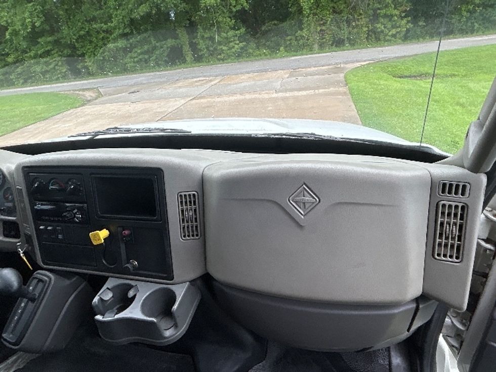 Medium Duty Box Truck-Light and Medium Duty Trucks-International-2019-4300-Florence-SC-64,000\n\t\tmiles-$ 57,750 - Image 19