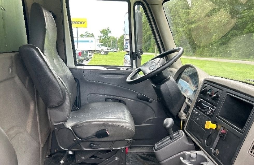 Medium Duty Box Truck-Light and Medium Duty Trucks-International-2019-4300-Florence-SC-64,000\n\t\tmiles-$ 57,750 - Image 20