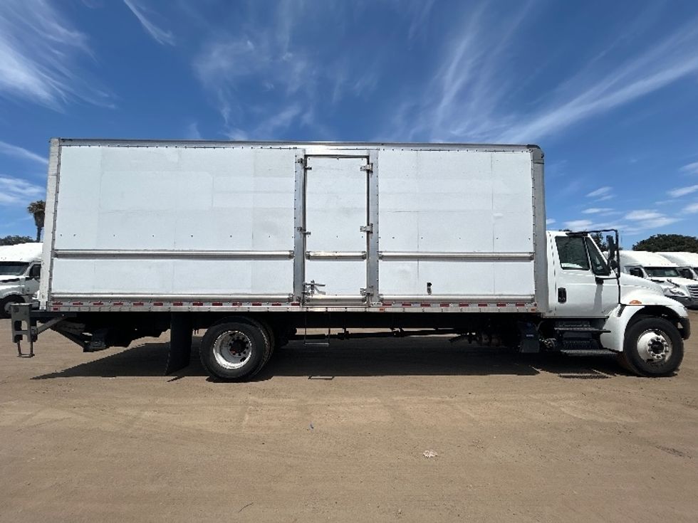Medium Duty Box Truck-Light and Medium Duty Trucks-International-2019-4300-Fontana-CA-129,274\n\t\tmiles-$ 51,000 - Image 15