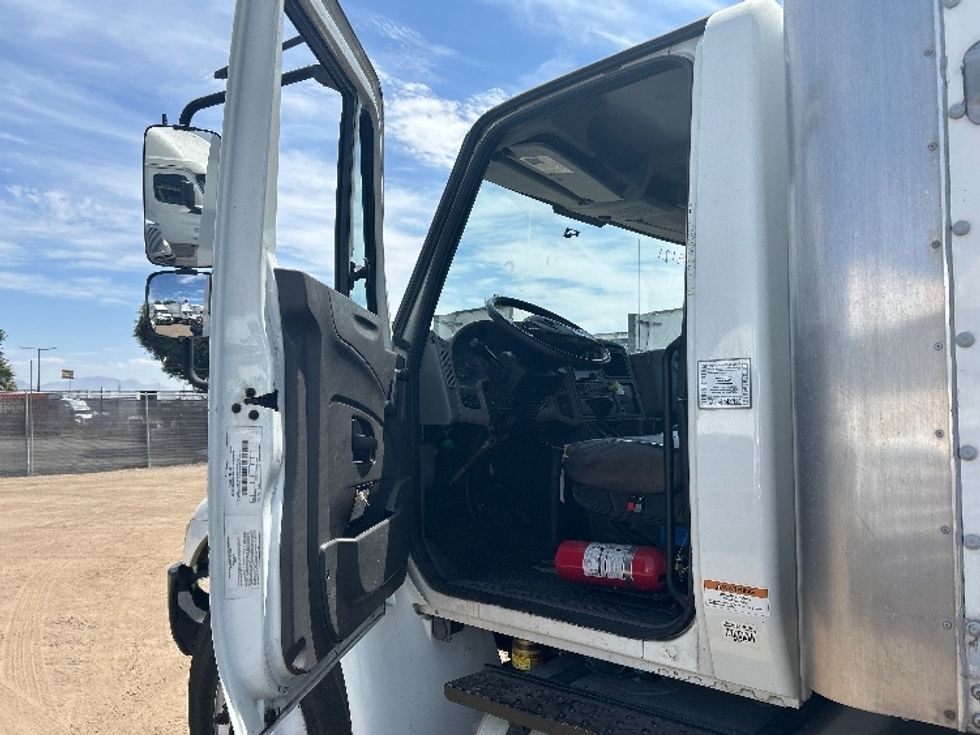 Medium Duty Box Truck-Light and Medium Duty Trucks-International-2019-4300-Fontana-CA-129,274\n\t\tmiles-$ 51,000 - Image 16