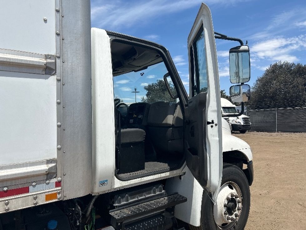 Medium Duty Box Truck-Light and Medium Duty Trucks-International-2019-4300-Fontana-CA-129,274\n\t\tmiles-$ 51,000 - Image 20