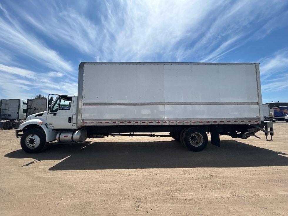 Medium Duty Box Truck-Light and Medium Duty Trucks-International-2019-4300-Fontana-CA-129,274\n\t\tmiles-$ 51,000 - Image 4