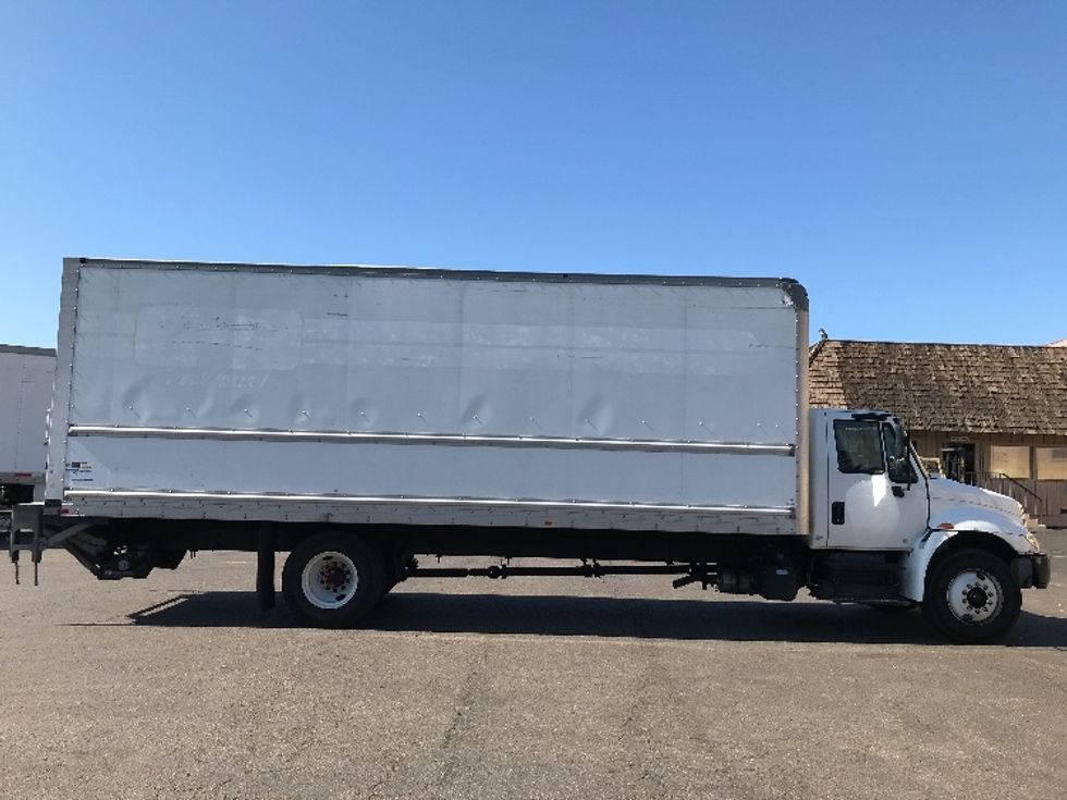 Medium Duty Box Truck-Light and Medium Duty Trucks-International-2019-4300-Fontana-CA-147,583\n\t\tmiles-$ 48,750 - Image 15