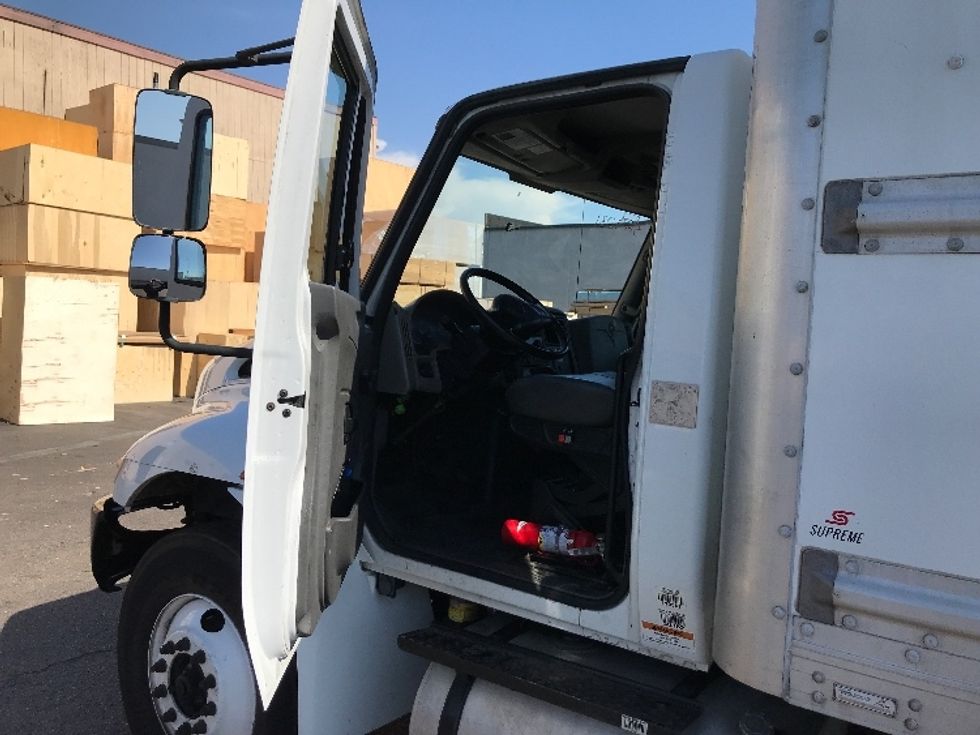 Medium Duty Box Truck-Light and Medium Duty Trucks-International-2019-4300-Fontana-CA-147,583\n\t\tmiles-$ 48,750 - Image 16