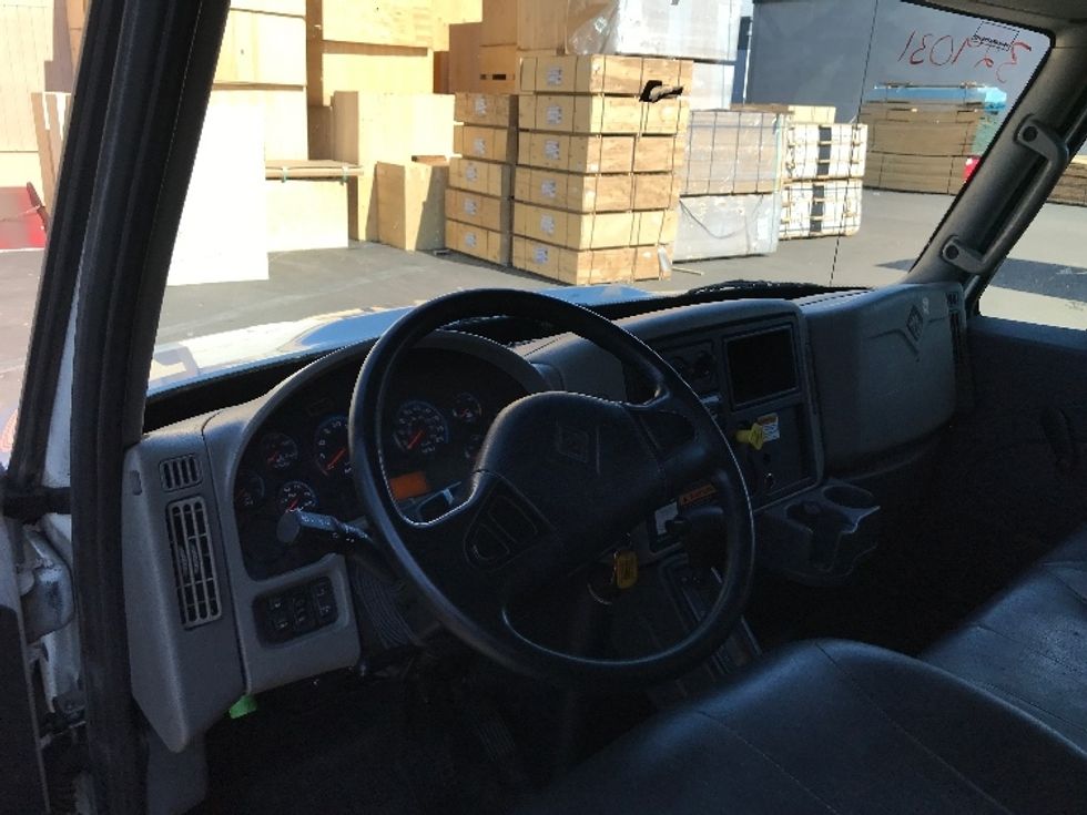 Medium Duty Box Truck-Light and Medium Duty Trucks-International-2019-4300-Fontana-CA-147,583\n\t\tmiles-$ 48,750 - Image 17