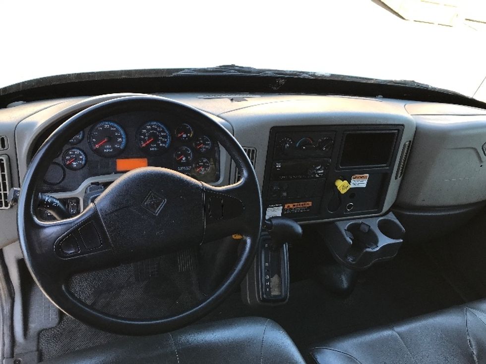 Medium Duty Box Truck-Light and Medium Duty Trucks-International-2019-4300-Fontana-CA-147,583\n\t\tmiles-$ 48,750 - Image 18