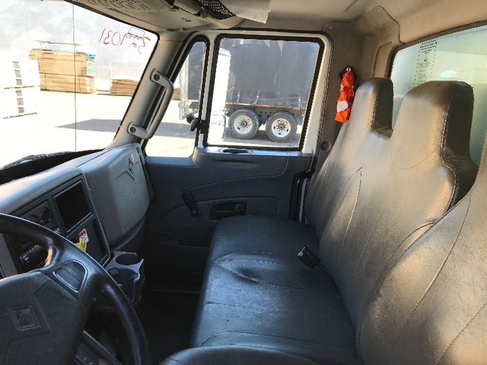 Medium Duty Box Truck-Light and Medium Duty Trucks-International-2019-4300-Fontana-CA-147,583\n\t\tmiles-$ 48,750 - Image 19