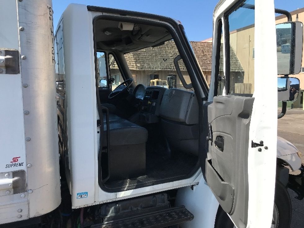 Medium Duty Box Truck-Light and Medium Duty Trucks-International-2019-4300-Fontana-CA-147,583\n\t\tmiles-$ 48,750 - Image 20