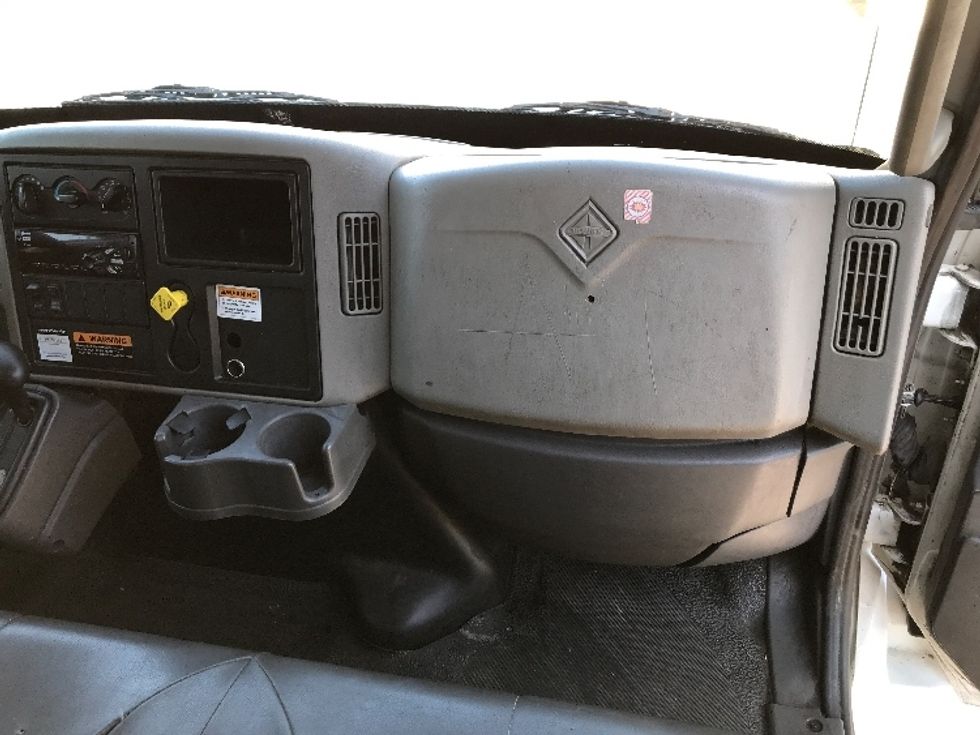 Medium Duty Box Truck-Light and Medium Duty Trucks-International-2019-4300-Fontana-CA-147,583\n\t\tmiles-$ 48,750 - Image 21