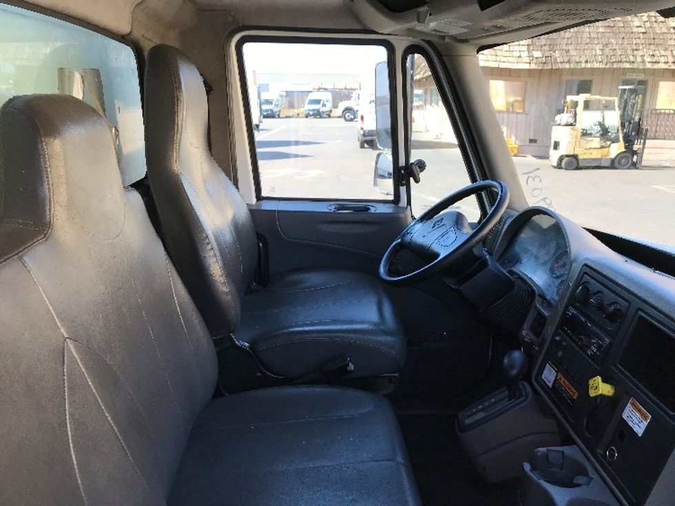 Medium Duty Box Truck-Light and Medium Duty Trucks-International-2019-4300-Fontana-CA-147,583\n\t\tmiles-$ 48,750 - Image 22