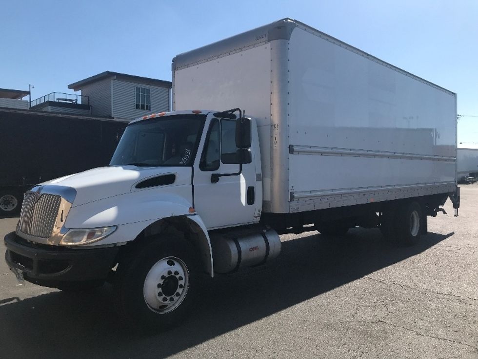 Medium Duty Box Truck-Light and Medium Duty Trucks-International-2019-4300-Fontana-CA-147,583\n\t\tmiles-$ 48,750 - Image 3