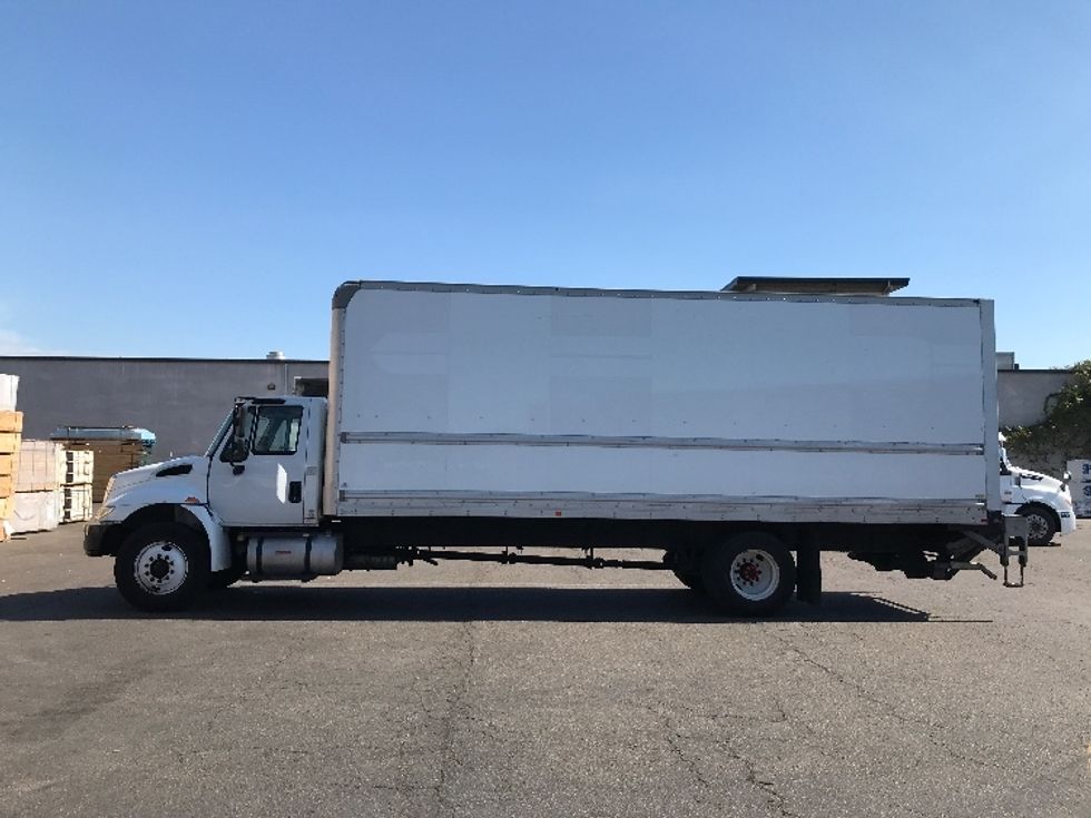 Medium Duty Box Truck-Light and Medium Duty Trucks-International-2019-4300-Fontana-CA-147,583\n\t\tmiles-$ 48,750 - Image 4