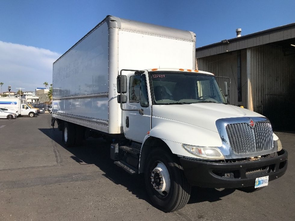 Medium Duty Box Truck-Light and Medium Duty Trucks-International-2019-4300-Fontana-CA-158,781\n\t\tmiles-$ 47,000 - Image 1