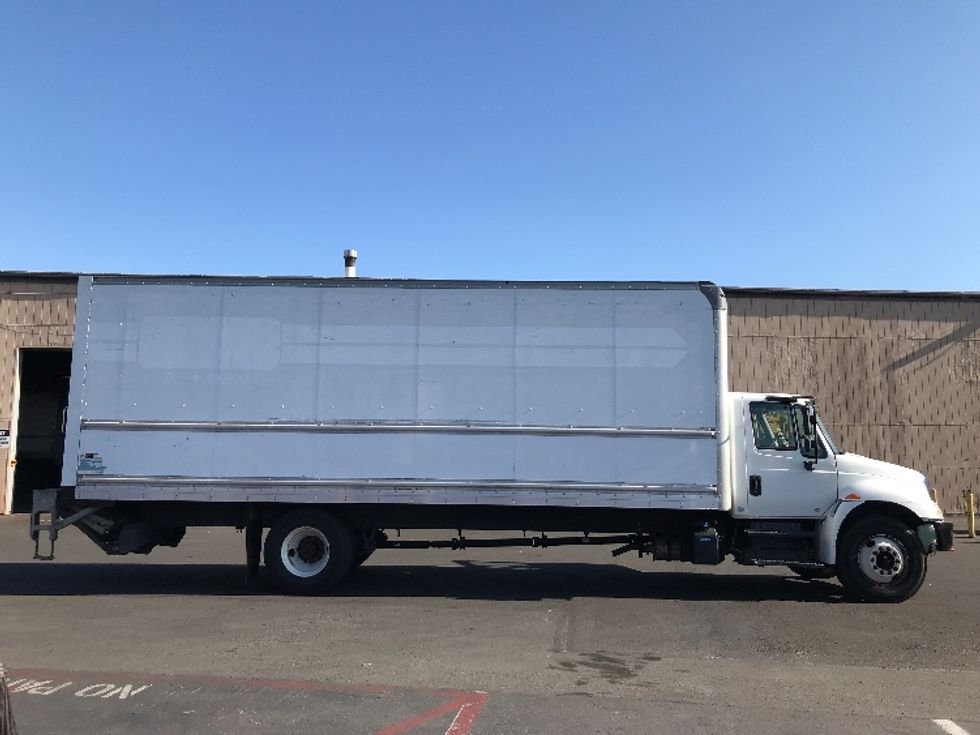Medium Duty Box Truck-Light and Medium Duty Trucks-International-2019-4300-Fontana-CA-158,781\n\t\tmiles-$ 47,000 - Image 15
