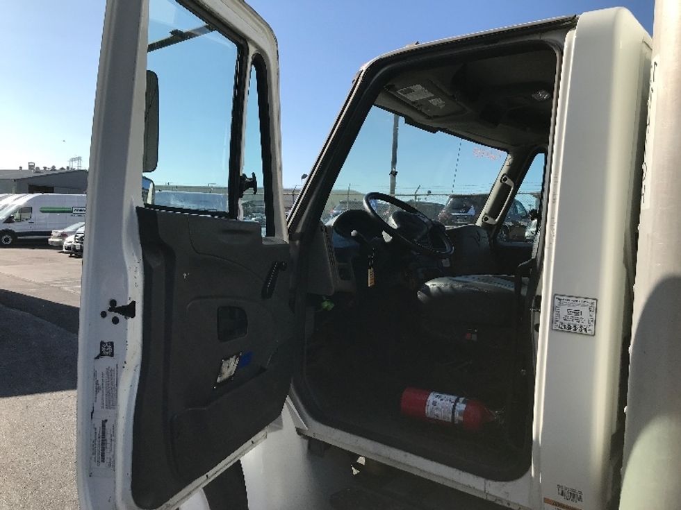 Medium Duty Box Truck-Light and Medium Duty Trucks-International-2019-4300-Fontana-CA-158,781\n\t\tmiles-$ 47,000 - Image 16