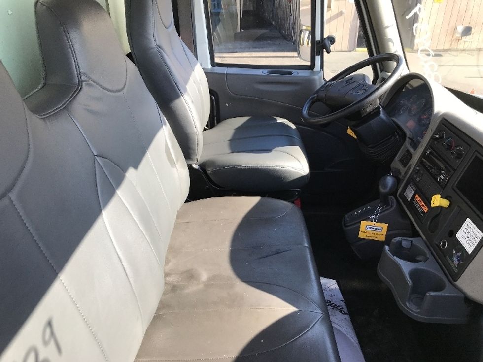 Medium Duty Box Truck-Light and Medium Duty Trucks-International-2019-4300-Fontana-CA-158,781\n\t\tmiles-$ 47,000 - Image 22