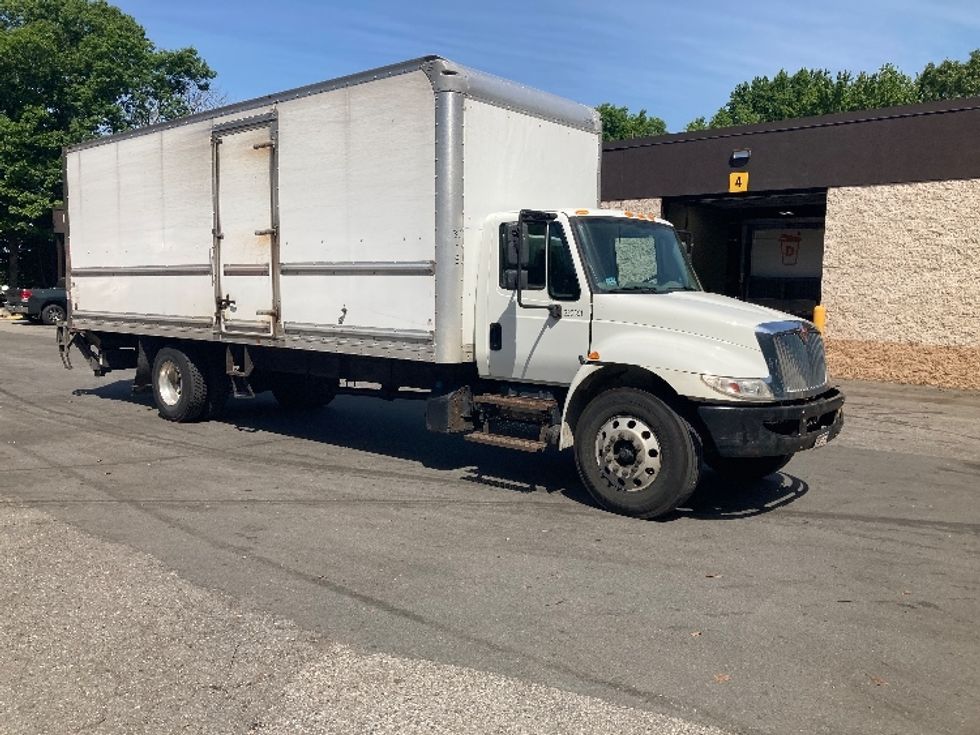 Medium Duty Box Truck-Light and Medium Duty Trucks-International-2019-4300-Franklin-MA-270,144\n\t\tmiles-$ 30,500 - Image 1