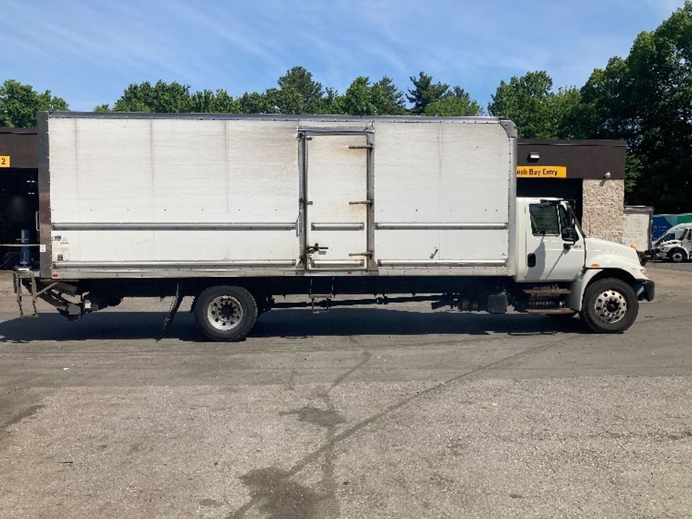 Medium Duty Box Truck-Light and Medium Duty Trucks-International-2019-4300-Franklin-MA-270,144\n\t\tmiles-$ 30,500 - Image 15