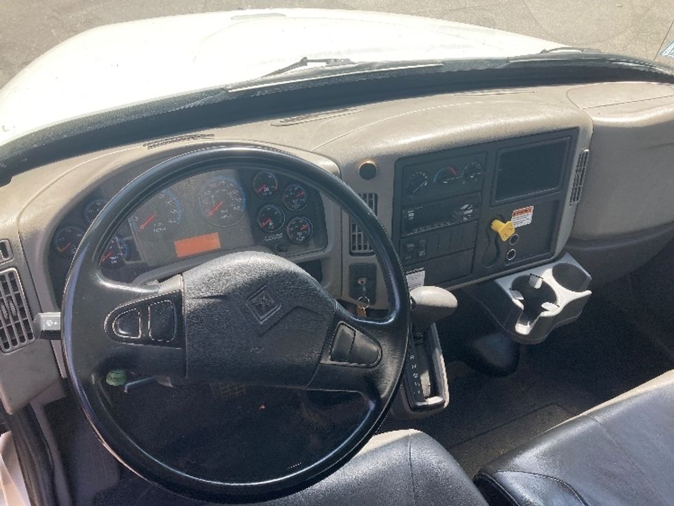 Medium Duty Box Truck-Light and Medium Duty Trucks-International-2019-4300-Franklin-MA-270,144\n\t\tmiles-$ 30,500 - Image 18