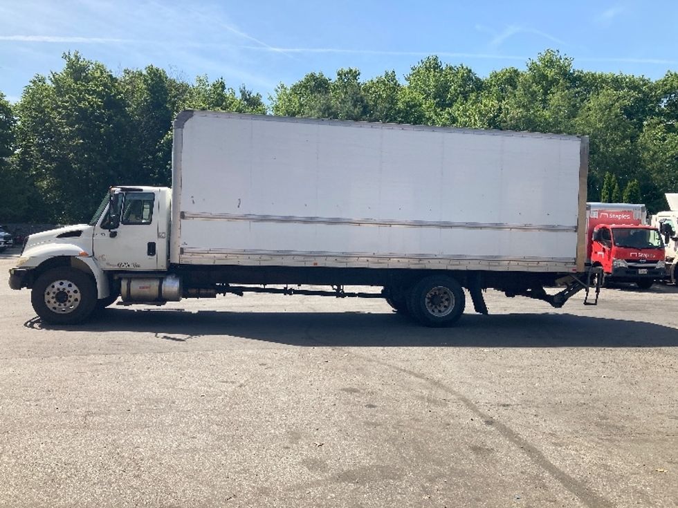 Medium Duty Box Truck-Light and Medium Duty Trucks-International-2019-4300-Franklin-MA-270,144\n\t\tmiles-$ 30,500 - Image 4