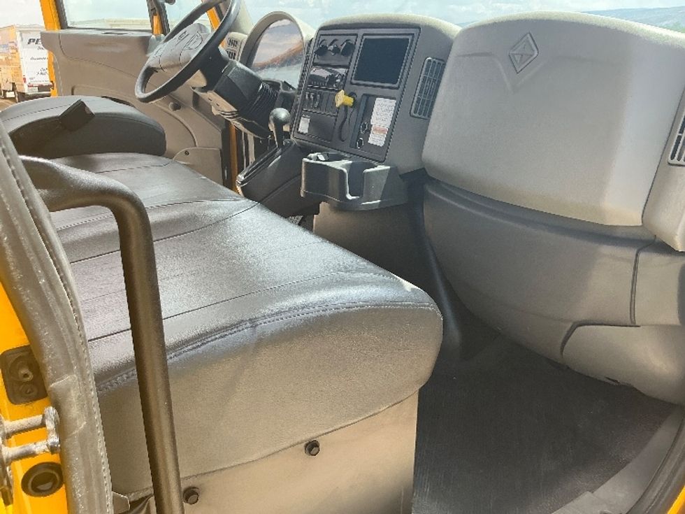 Medium Duty Box Truck-Light and Medium Duty Trucks-International-2019-4300-Grand Junction-CO-156,302\n\t\tmiles-$ 47,250 - Image 20