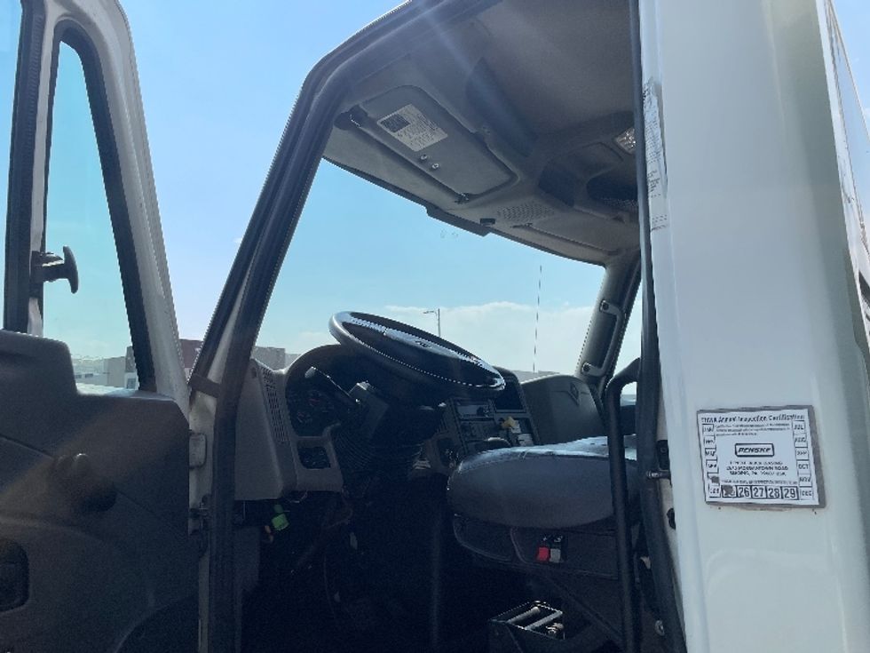 Medium Duty Box Truck-Light and Medium Duty Trucks-International-2019-4300-Greeley-CO-133,747\n\t\tmiles-$ 49,750 - Image 15