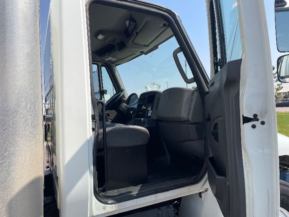 Medium Duty Box Truck-Light and Medium Duty Trucks-International-2019-4300-Greeley-CO-133,747\n\t\tmiles-$ 49,750 - Image 19