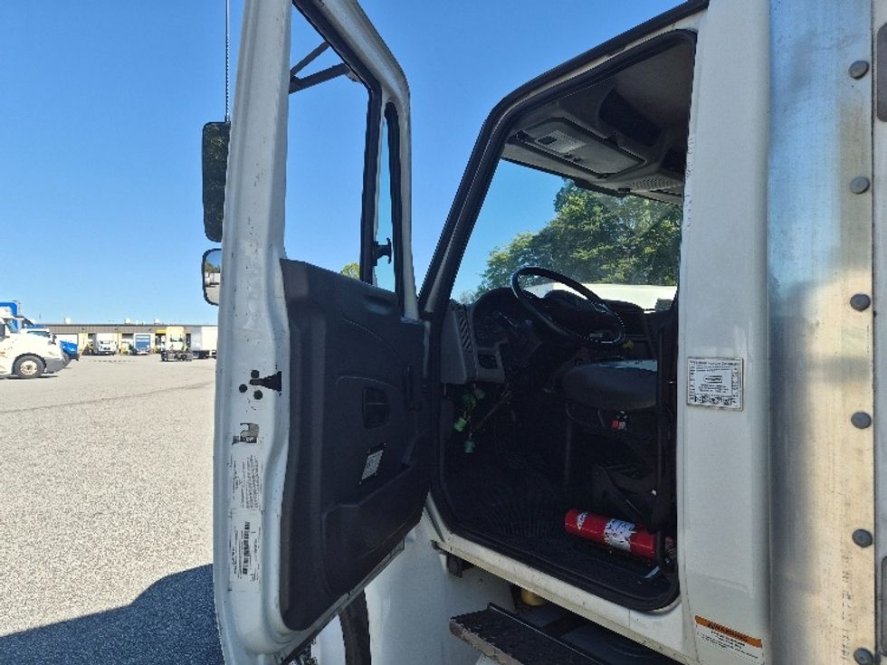 Medium Duty Box Truck-Light and Medium Duty Trucks-International-2019-4300-Greensboro-NC-377,024\n\t\tmiles-$ 20,000 - Image 16