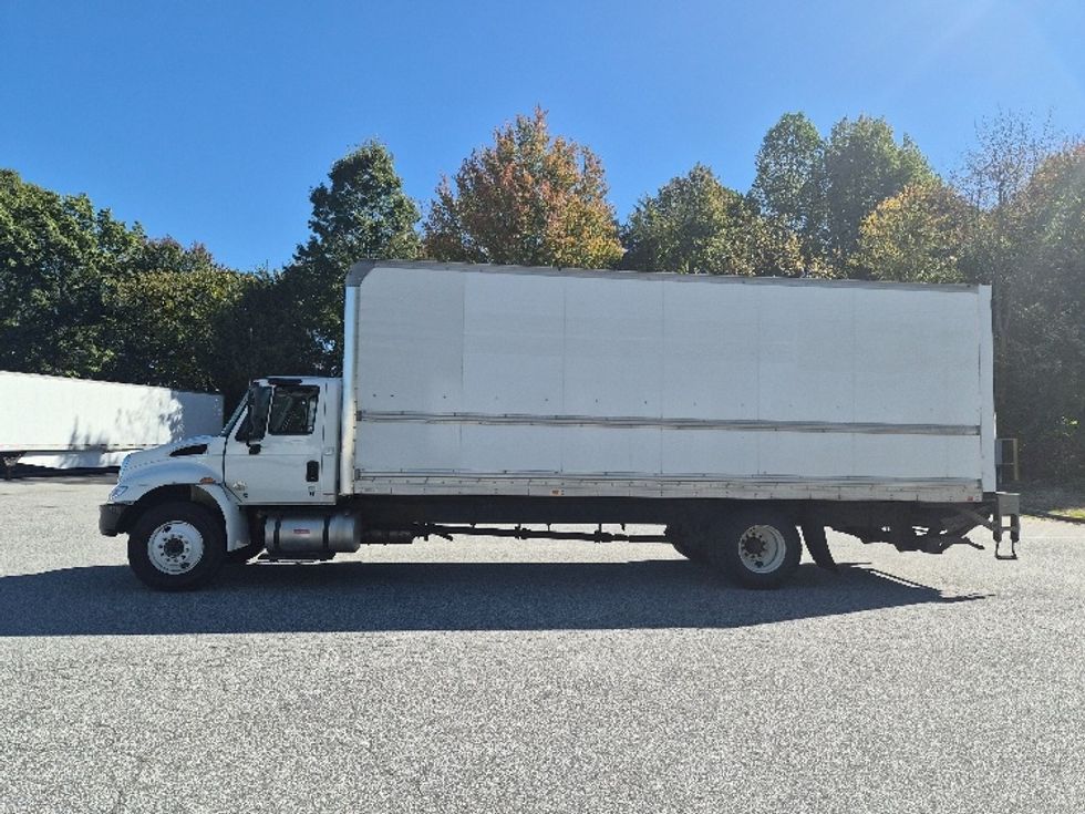 Medium Duty Box Truck-Light and Medium Duty Trucks-International-2019-4300-Greensboro-NC-377,024\n\t\tmiles-$ 20,000 - Image 4