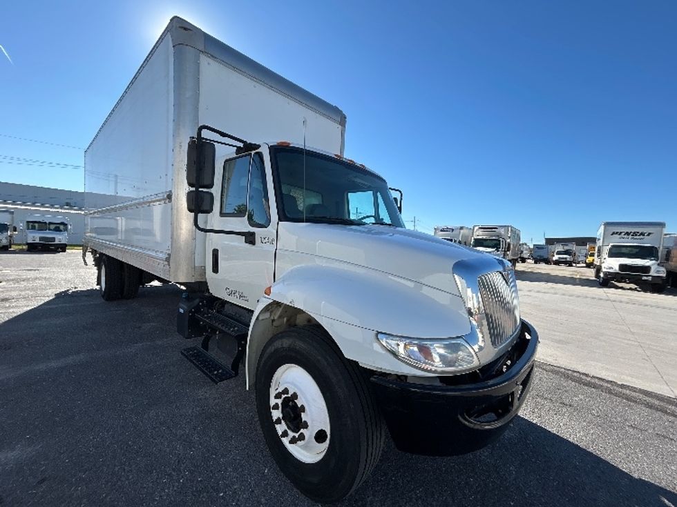 Medium Duty Box Truck-Light and Medium Duty Trucks-International-2019-4300-Hammond-LA-183,447\n\t\tmiles-$ 42,250 - Image 1