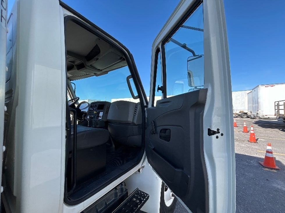 Medium Duty Box Truck-Light and Medium Duty Trucks-International-2019-4300-Hammond-LA-183,447\n\t\tmiles-$ 42,250 - Image 20