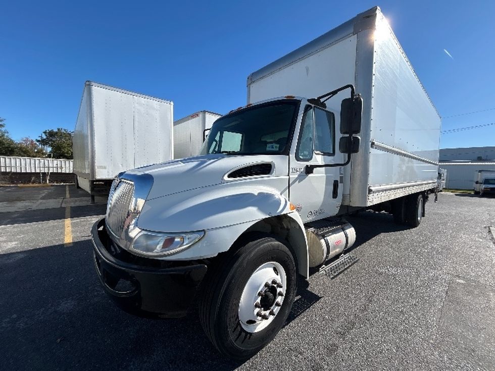 Medium Duty Box Truck-Light and Medium Duty Trucks-International-2019-4300-Hammond-LA-183,447\n\t\tmiles-$ 42,250 - Image 3