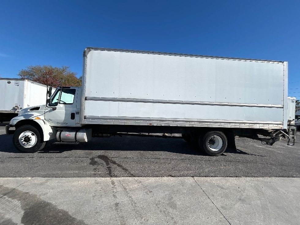 Medium Duty Box Truck-Light and Medium Duty Trucks-International-2019-4300-Hammond-LA-183,447\n\t\tmiles-$ 42,250 - Image 4