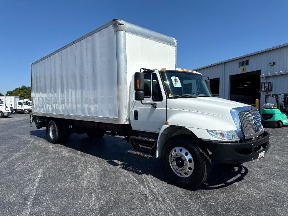 Medium Duty Box Truck-Light and Medium Duty Trucks-International-2019-4300-Harrisburg-PA-152,313\n\t\tmiles-$ 48,750 - Image 1