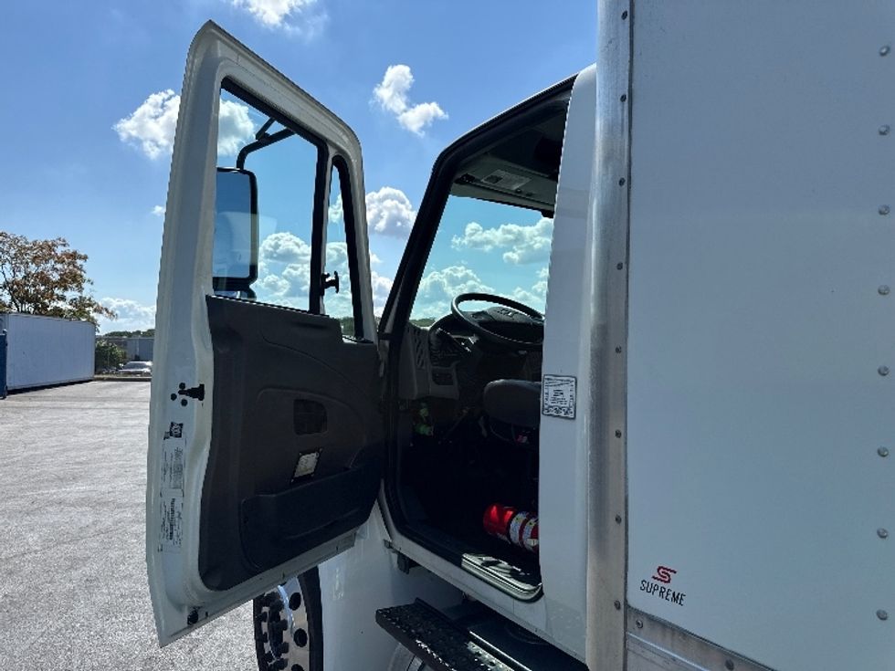 Medium Duty Box Truck-Light and Medium Duty Trucks-International-2019-4300-Harrisburg-PA-152,313\n\t\tmiles-$ 48,750 - Image 16