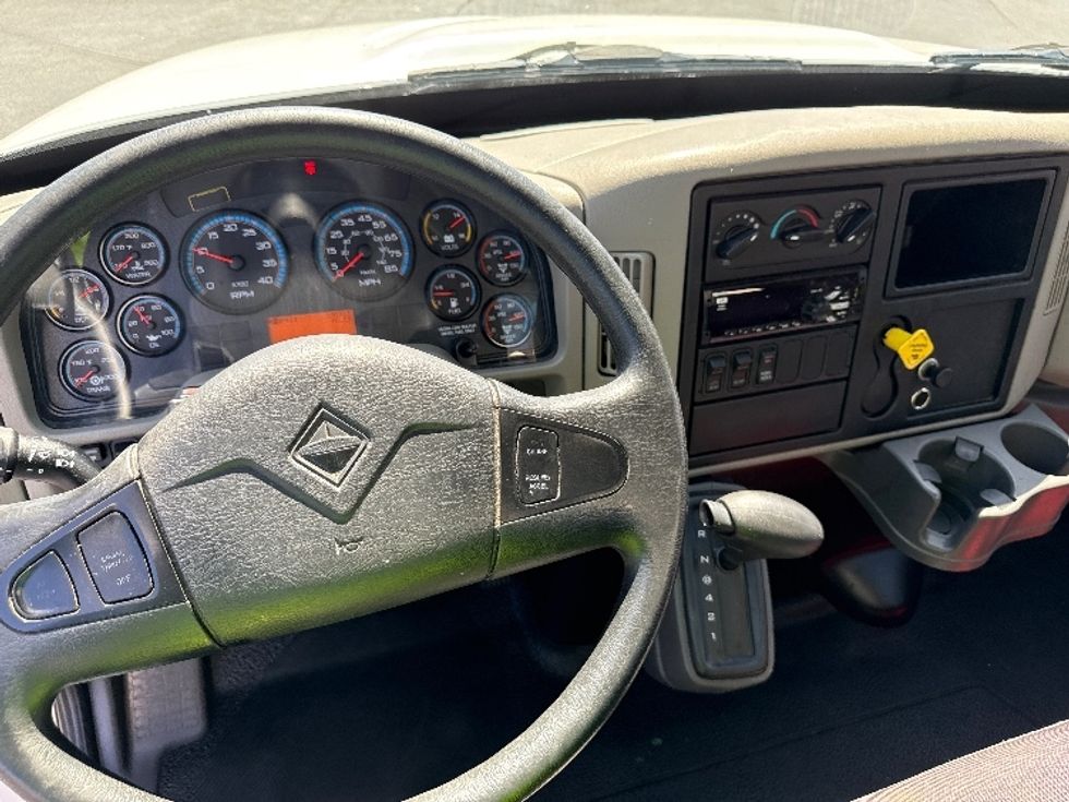 Medium Duty Box Truck-Light and Medium Duty Trucks-International-2019-4300-Harrisburg-PA-152,313\n\t\tmiles-$ 48,750 - Image 18