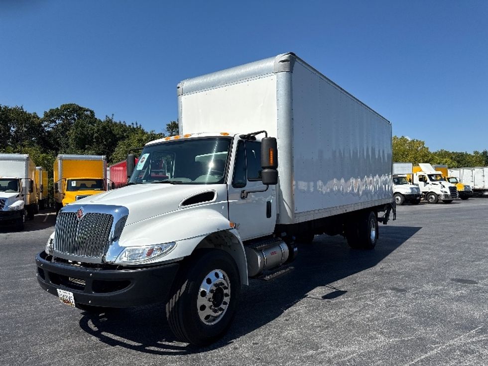 Medium Duty Box Truck-Light and Medium Duty Trucks-International-2019-4300-Harrisburg-PA-152,313\n\t\tmiles-$ 48,750 - Image 3