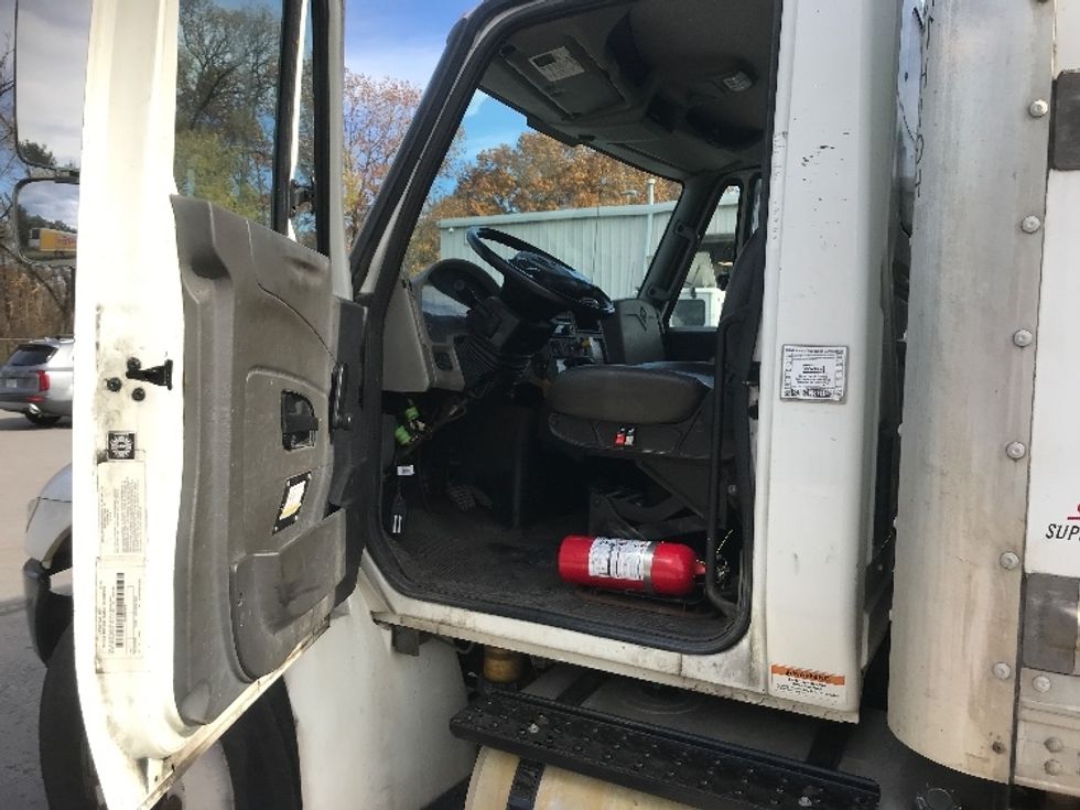 Medium Duty Box Truck-Light and Medium Duty Trucks-International-2019-4300-Harrisburg-PA-381,483\n\t\tmiles-$ 20,000 - Image 16