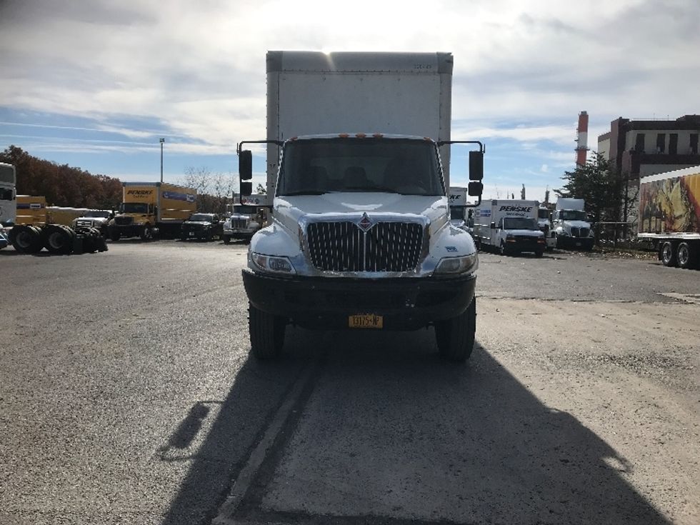 Medium Duty Box Truck-Light and Medium Duty Trucks-International-2019-4300-Harrisburg-PA-381,483\n\t\tmiles-$ 20,000 - Image 2