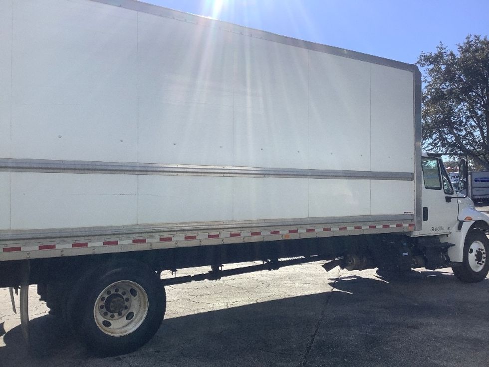 Medium Duty Box Truck-Light and Medium Duty Trucks-International-2019-4300-Jacksonville-FL-123,370\n\t\tmiles-$ 50,500 - Image 16