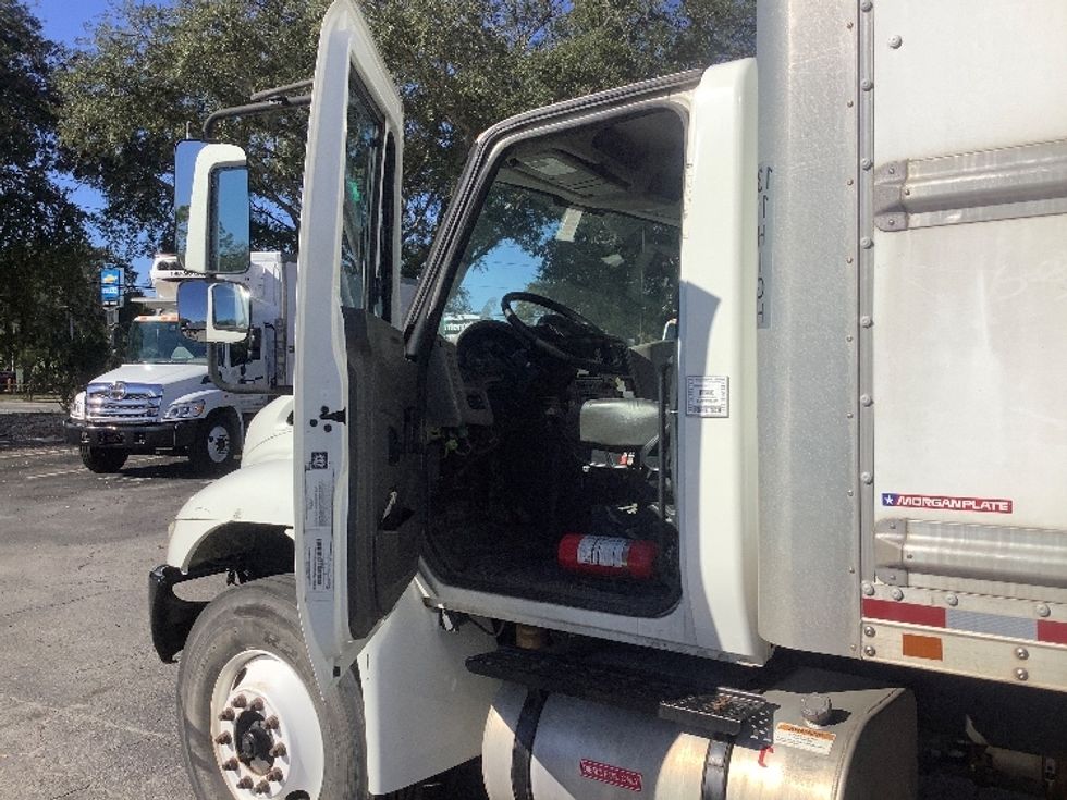 Medium Duty Box Truck-Light and Medium Duty Trucks-International-2019-4300-Jacksonville-FL-123,370\n\t\tmiles-$ 50,500 - Image 17