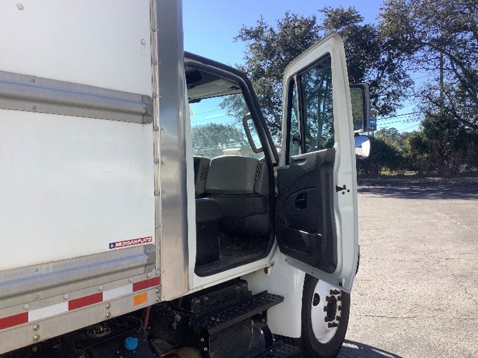 Medium Duty Box Truck-Light and Medium Duty Trucks-International-2019-4300-Jacksonville-FL-123,370\n\t\tmiles-$ 50,500 - Image 20
