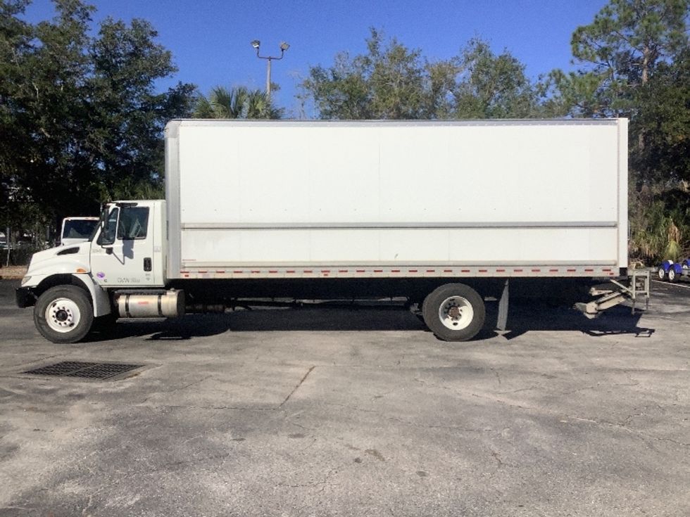 Medium Duty Box Truck-Light and Medium Duty Trucks-International-2019-4300-Jacksonville-FL-123,370\n\t\tmiles-$ 50,500 - Image 4