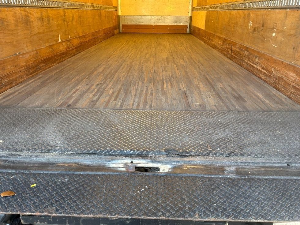 Medium Duty Box Truck-Light and Medium Duty Trucks-International-2019-4300-Jacksonville-FL-137,823\n\t\tmiles-$ 51,750 - Image 10