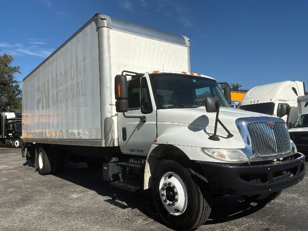Medium Duty Box Truck-Light and Medium Duty Trucks-International-2019-4300-Jacksonville-FL-137,823\n\t\tmiles-$ 51,750 - Image 1
